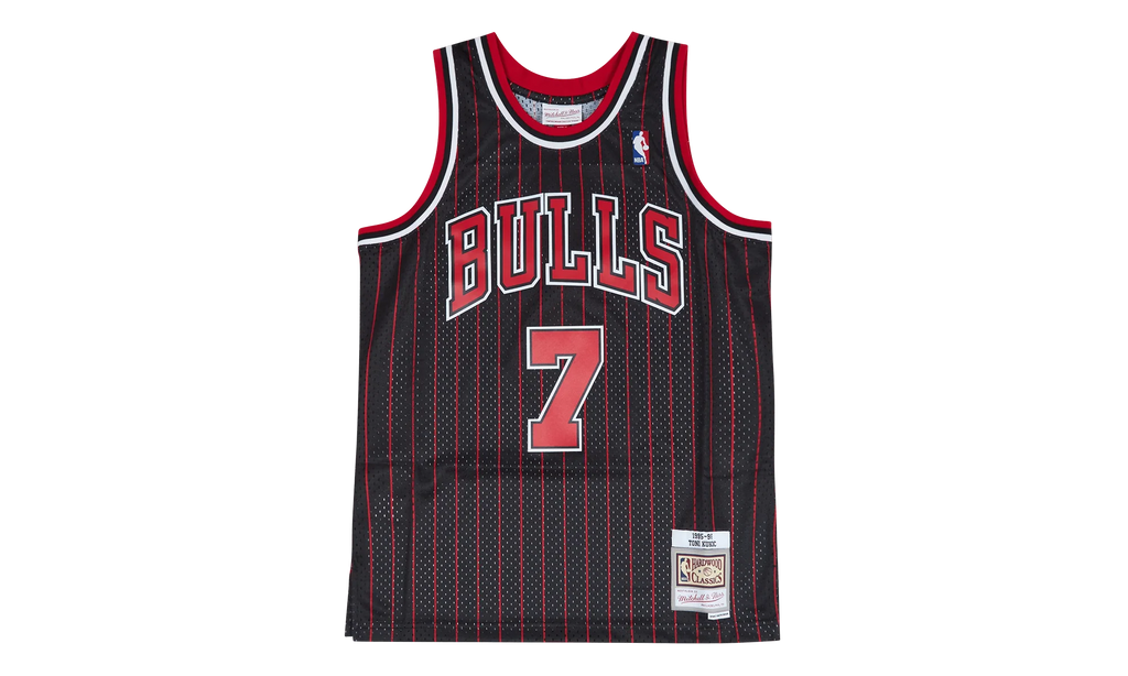 NBA Toni Kukoc Swingman Jersey "1995-96 Chicago Bulls - Black" SMJYAC18082 CBUBLCK95TKU