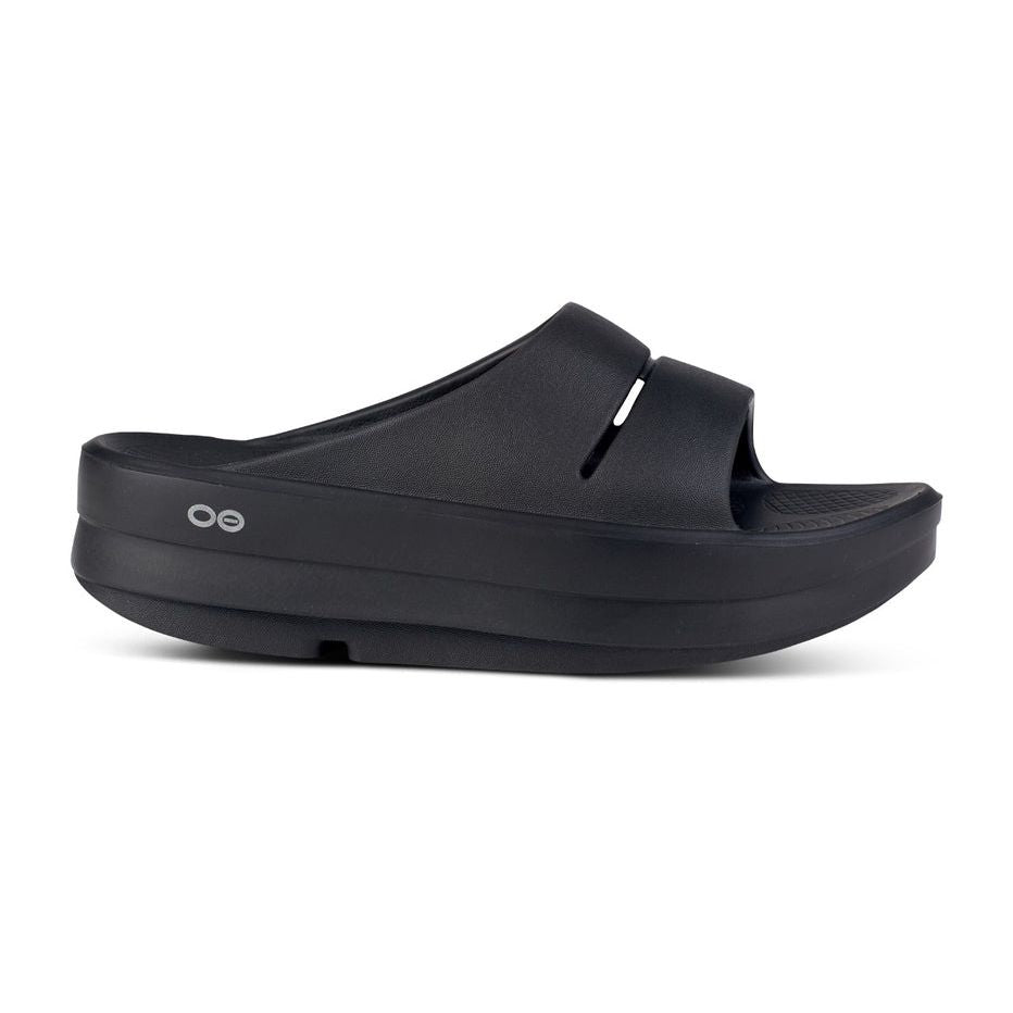 Women's OOmega OOahh Sandal in Black