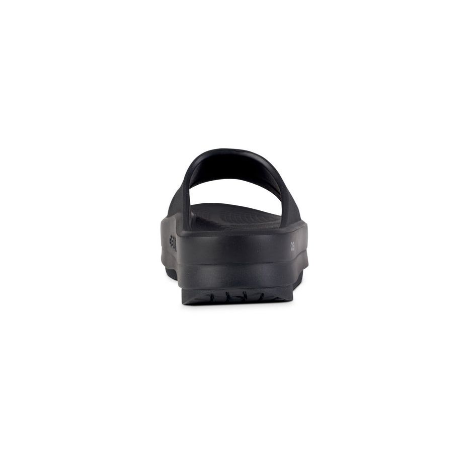 Women's OOmega OOahh Sandal in Black