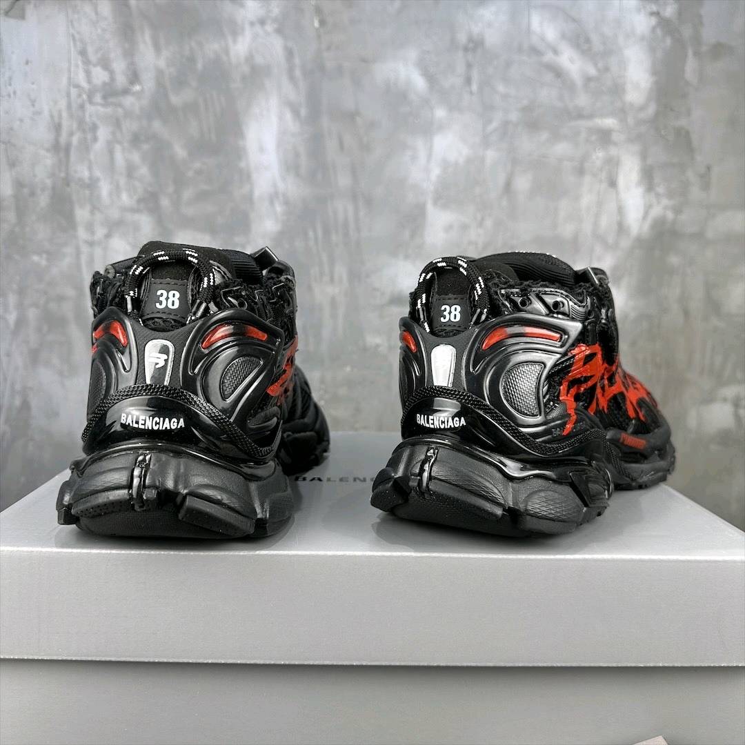 Runner Graffiti Black Red