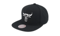 NBA Evergreen Black White Snapback Cap "Chicago Bulls - Black" HS8547 CBUBLCK