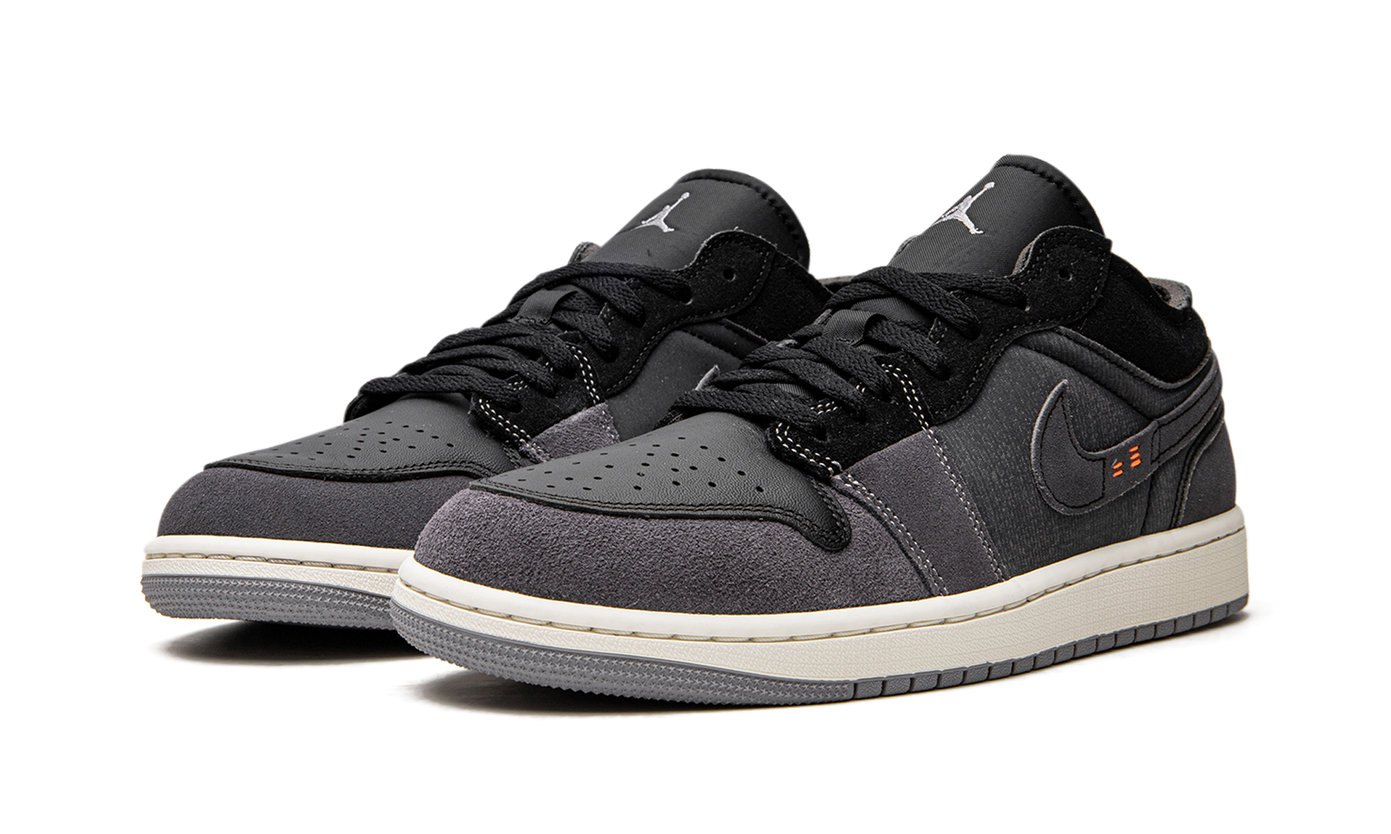 1 Low SE Craft "Inside Out - Black" DN1635 001