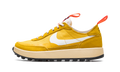 GENERAL PURPOSE SHOE WMNS"Tom Sachs - Dark Sulfur" DA6672 700