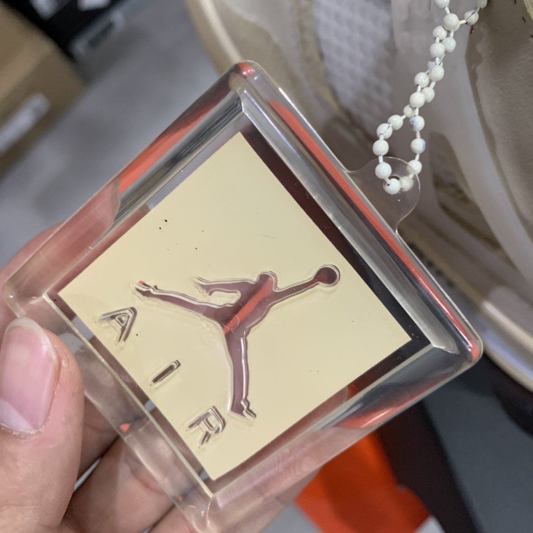 4 Retro Off-White Sail
