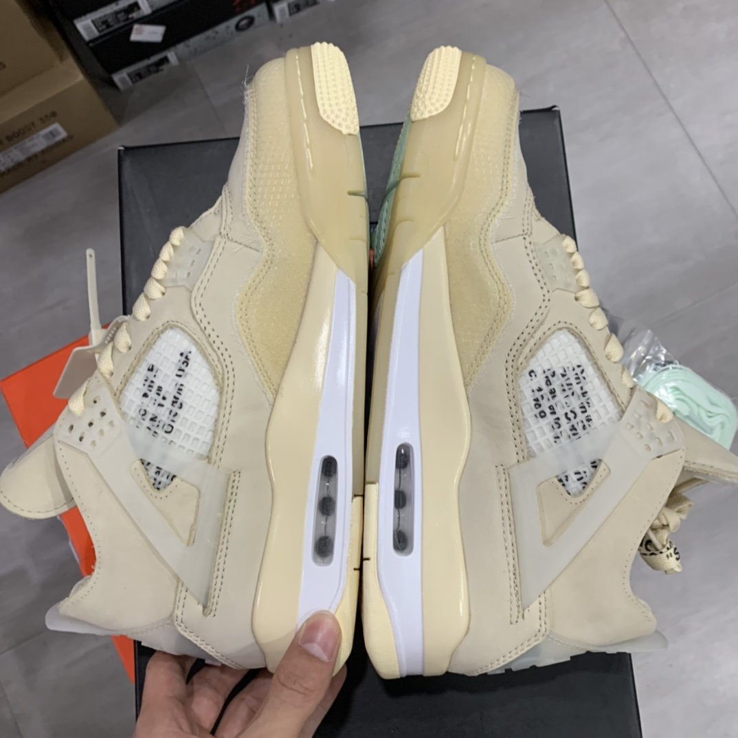 4 Retro Off-White Sail