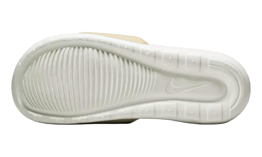 Victori One WMNS "Sanddrift Coconut Milk" CN9677 108