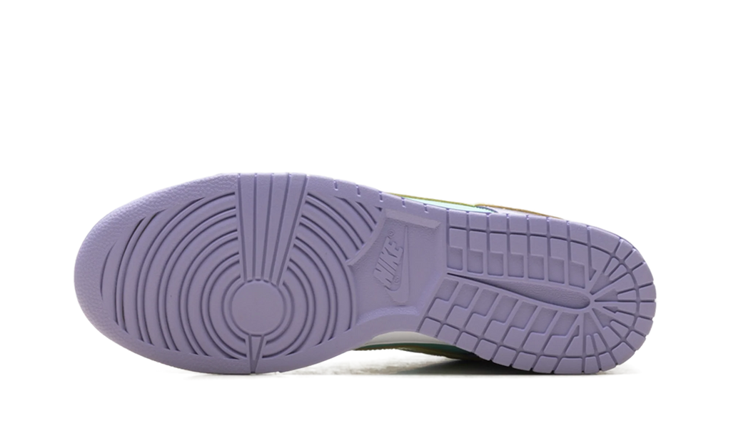 Dunk Low "Easter (2026)" IQ9404 349