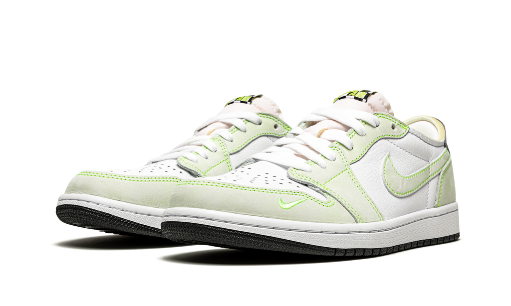 1 Low OG "Ghost Green" DM7837 103