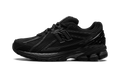 1906R "Triple Black" U1906RJB