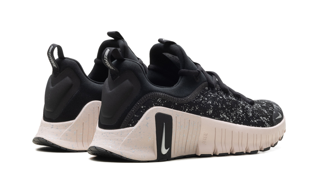 Free Metcon 6 SE WMNS"Black Silt Red" HV2017 001