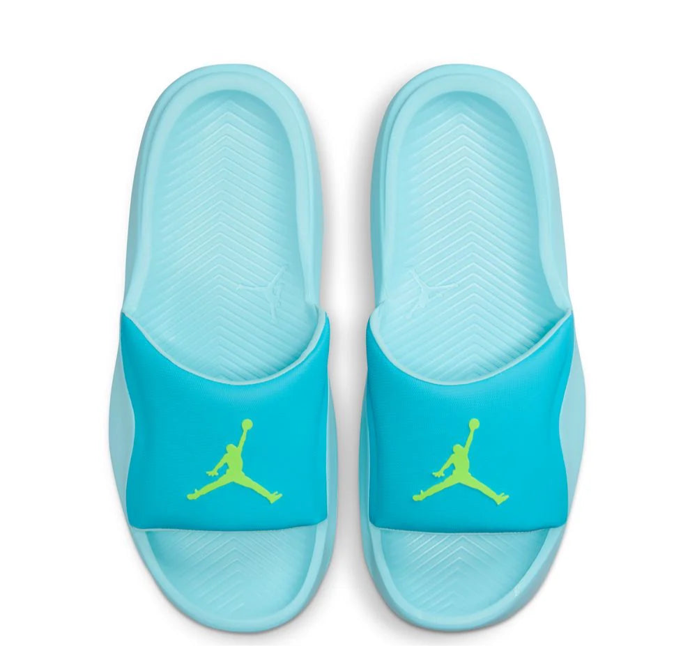 Franchise Slide
Chlorine Blue Copa Electric Green