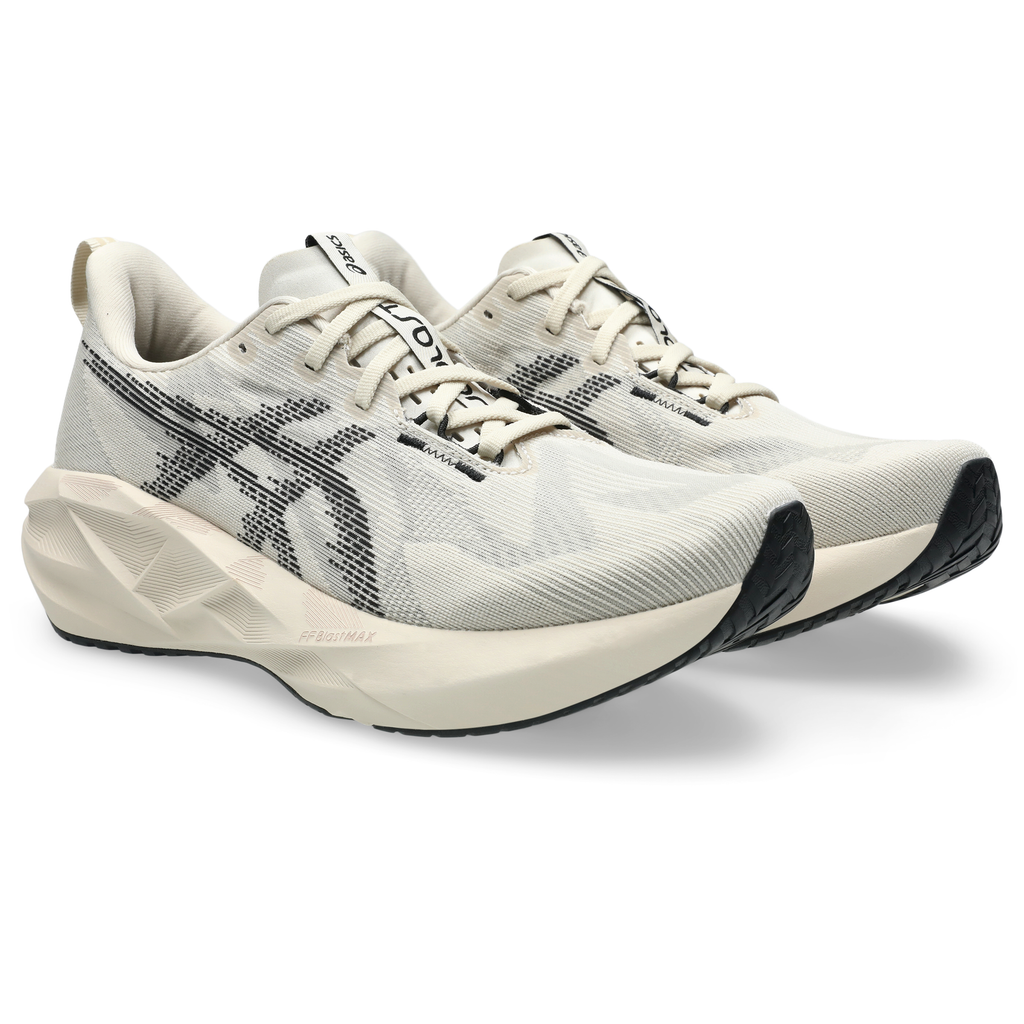 Men's Novablast 5 Running Shoes in Oatmeal/Black