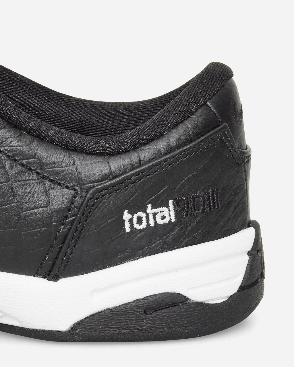 Women's Total 90 Sneakers Black / White
