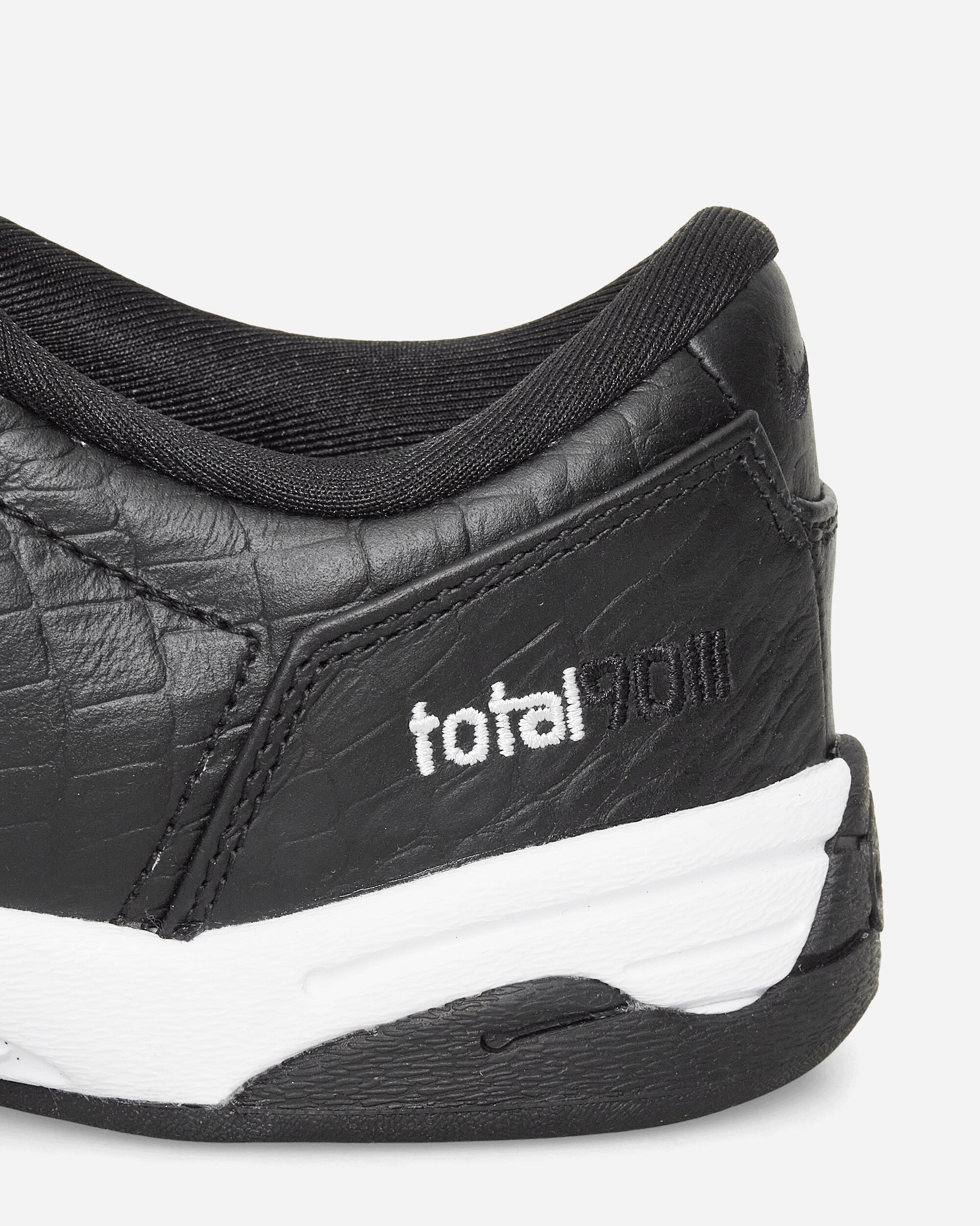 Women's Total 90 Sneakers Black / White