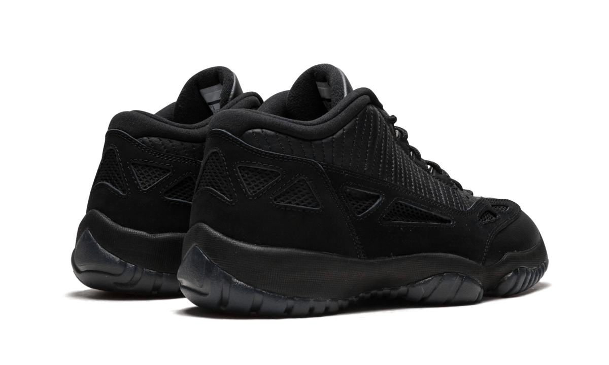 11 Retro Low "Referee" 306008 003