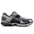 Zoom Vomero 5 SE SP - Dark Grey/Black/White/Sail