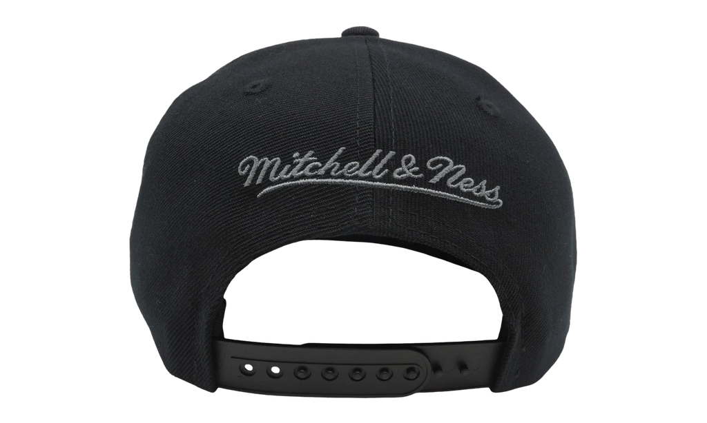 NBA Blackout Reflective Snapback Cap "Chicago Bulls - Black" 6HSSBC20053 CBUBLCK