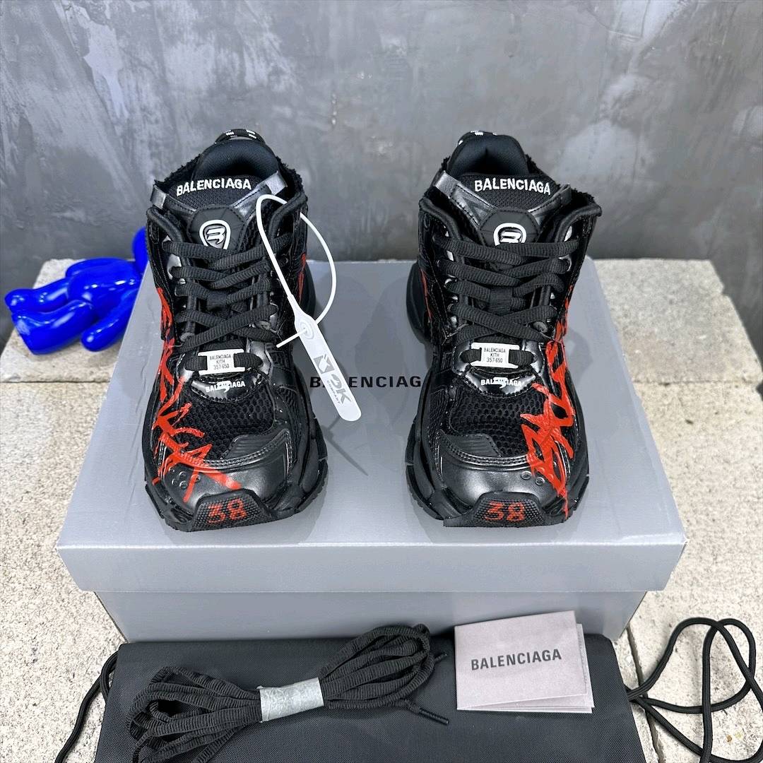 Runner Graffiti Black Red