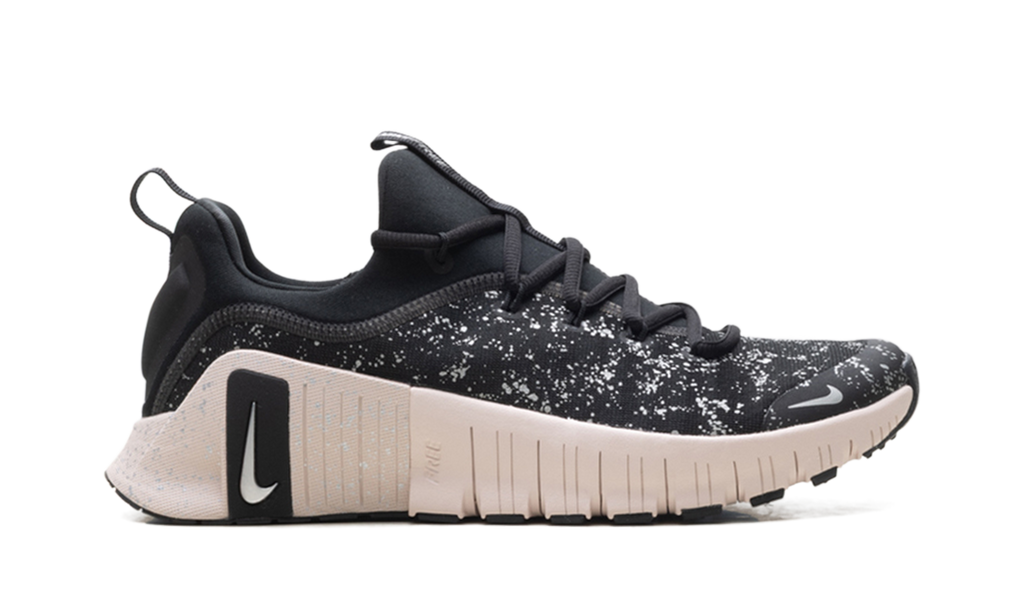 Free Metcon 6 SE WMNS"Black Silt Red" HV2017 001