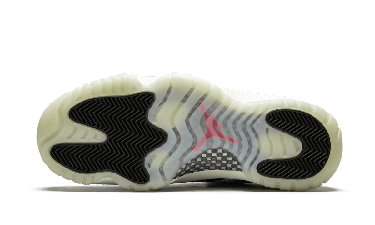 11 Retro Low "Snakeskin Light Bone" CD6846 002