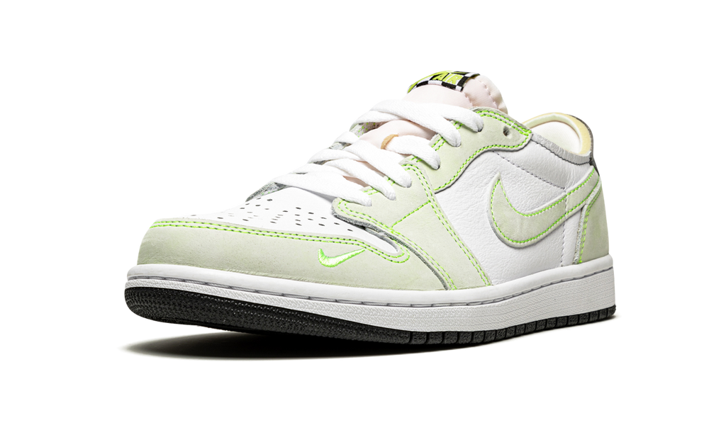 1 Low OG "Ghost Green" DM7837 103