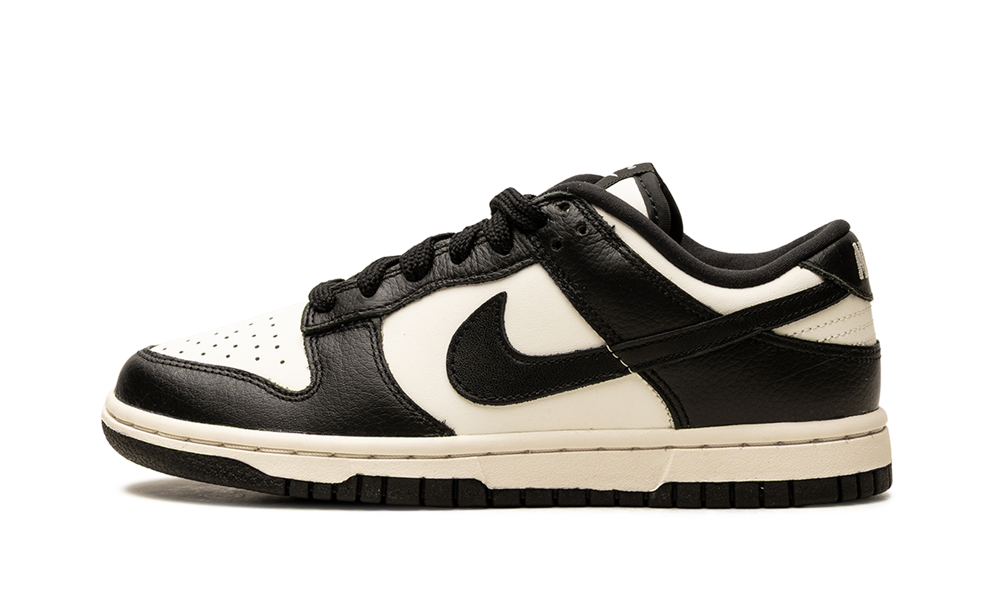 Dunk Low SE WMNS"Cherry Charms - Panda" HQ7487 100