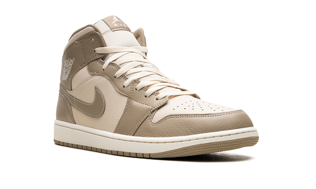 1 Mid "LEGEND LIGHT BROWN" HF4830 203