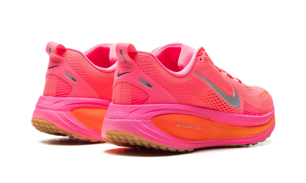 Vomero 18 WMNS"Digital Pink Hyper Orange" HM6804 602