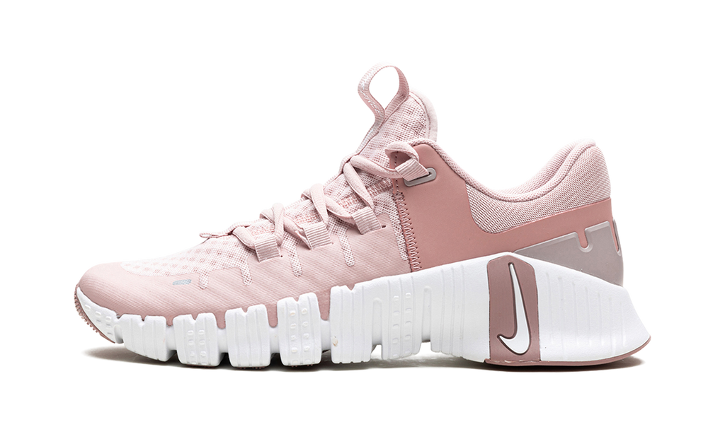 WMNS Free Metcon 5"Pink Oxford" DV3950 600