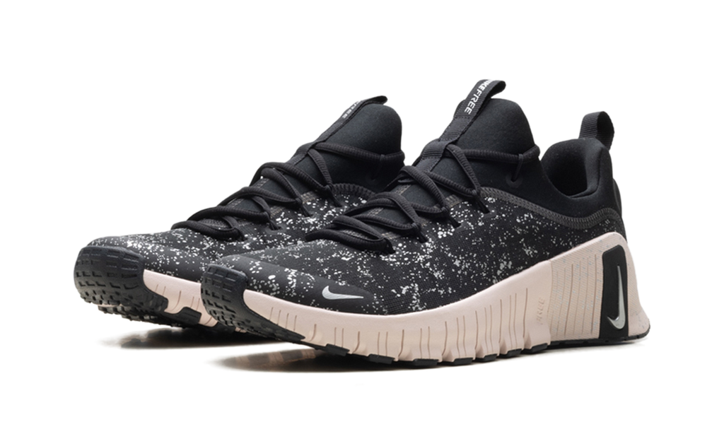Free Metcon 6 SE WMNS"Black Silt Red" HV2017 001