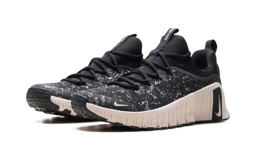 Free Metcon 6 SE WMNS"Black Silt Red" HV2017 001