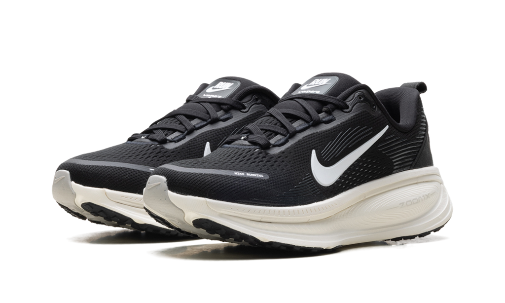 Vomero 18 WMNS"Black Summit White" HM6804 005