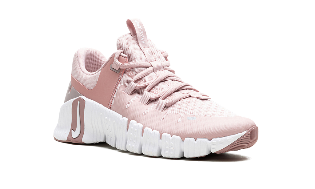 WMNS Free Metcon 5"Pink Oxford" DV3950 600