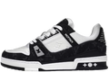 Trainer Black White