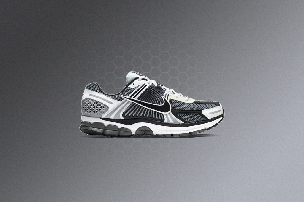 Zoom Vomero 5 SE SP - Dark Grey/Black/White/Sail
