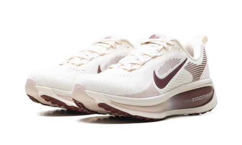 Vomero 18 WMNS"Pale Ivory Red Sepia Silt Red Dark Team Red" HM6804 108