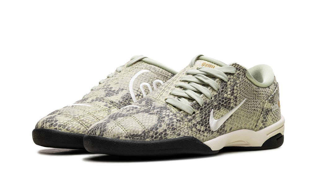 Total 90 SE WMNS"Olive Aura Pale Ivory" IB4204 301