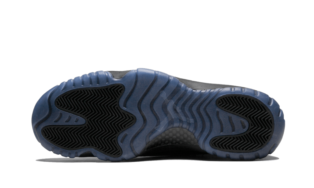 11 Retro "Cap & Gown" 378037 005
