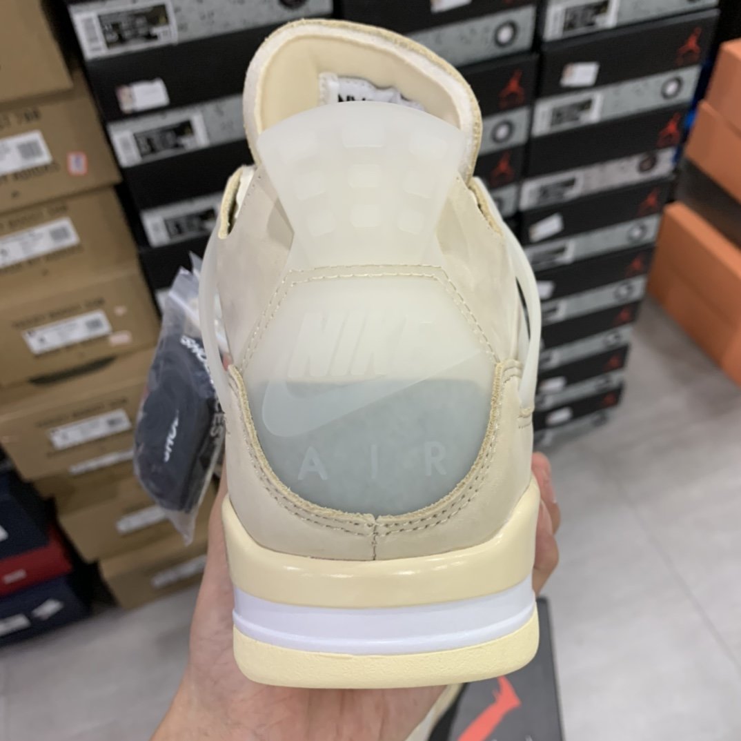4 Retro Off-White Sail